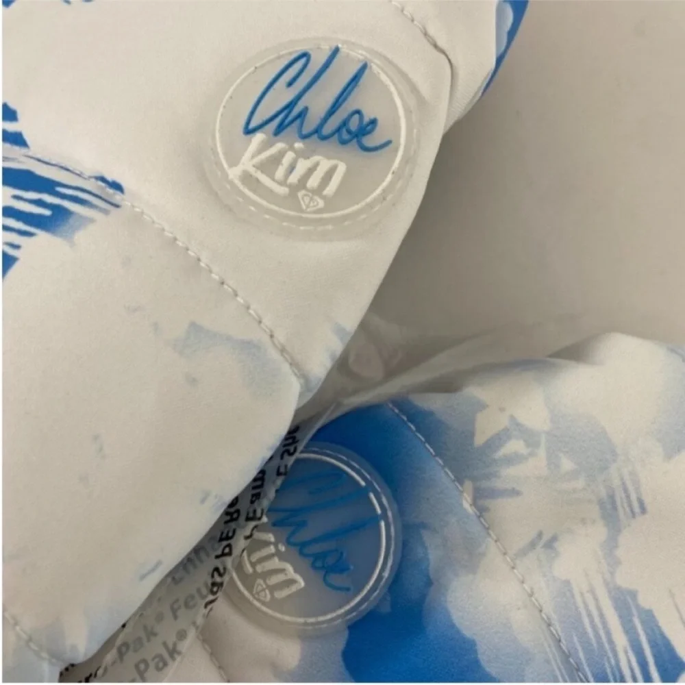 Roxy & Chloe Kim Azure Blue Clouds Flint Creek Mittens. Size XL. New With Tags.
